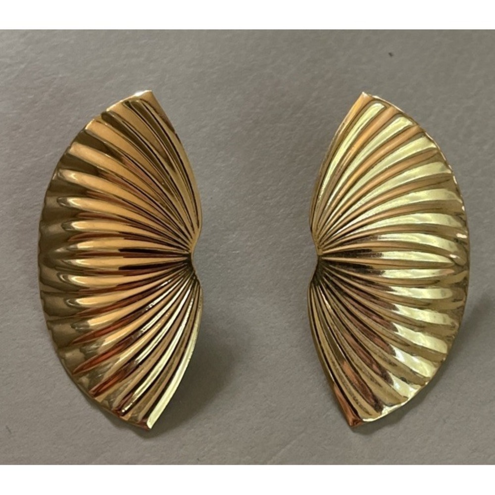 Vintage‎ Fan Shell Post Earrings sh Gold Tone Classic